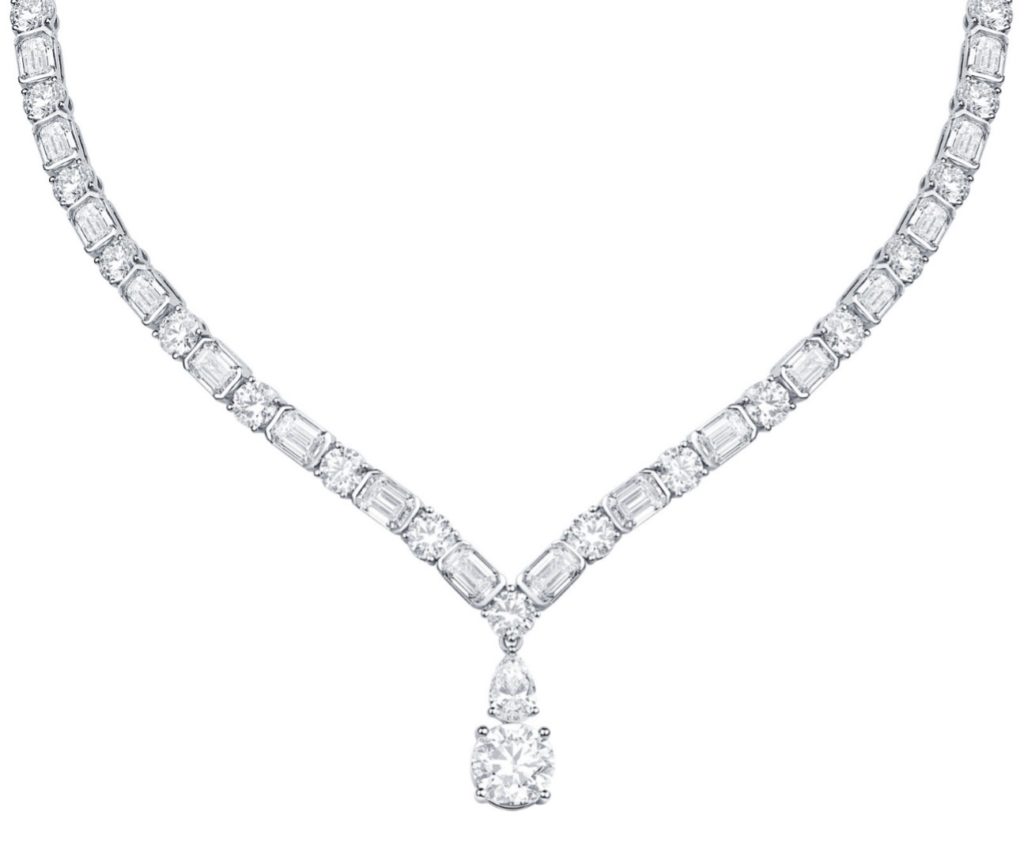 Smiling Rocks Diamond necklace worn by Gigi Hadid at the 2023 Met Gala